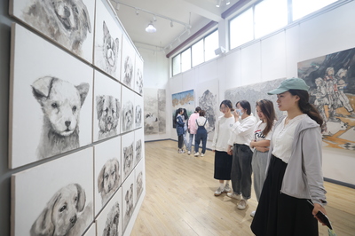 “梦想纸飞机”启航 南通大学艺术学院2021“炫青春”毕业展演开幕
